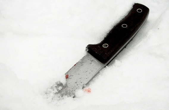 Это не самооборона: почему обвиняют в убийстве женщину, отобравшую нож у нападавшего