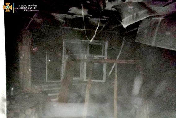 Один человек в реанимации после того, как надышался дыма при пожаре общежития на Николаевщине