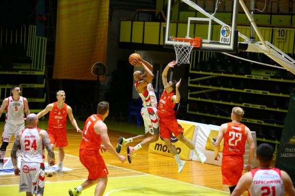 БК «Ровно» выиграл высшую лигу, экс-игрок МБК «Николаев» и «Нико-Баскет» – MVP чемпионата
