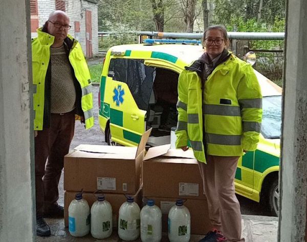 Больницам Николаевщины передали куртки для медиков и медоборудование (фото)