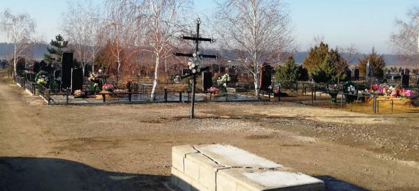 Поминальные традиции: почему на могилах раскладывают еду