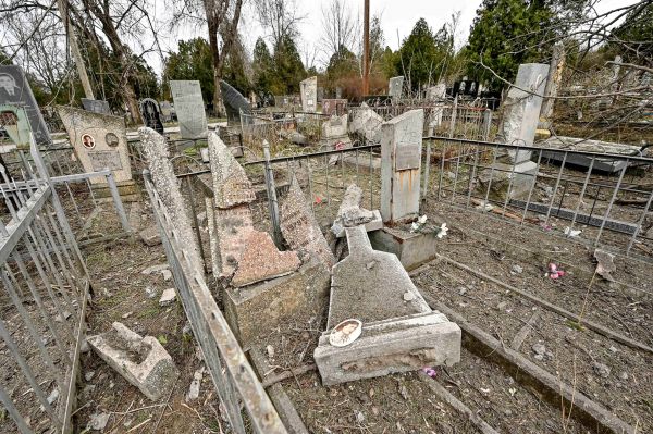 В Николаеве организуют дополнительный транспорт для подвоза горожан на кладбища