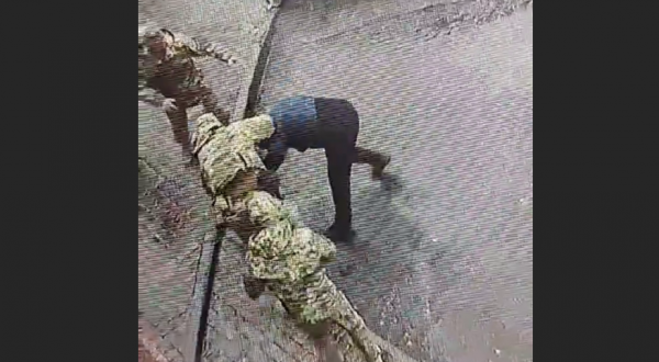 Появилось видео жесткого «вручения повестки» в Черкассах