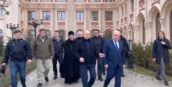 Сегодня в Крыму объявился путин сам на себя мало похожий