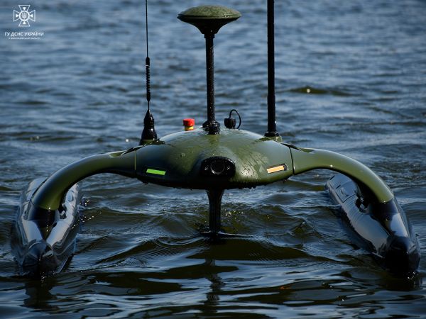 С помощью дрона-подводника пиротехники разминируют водоемы вокруг Николаева (фото)