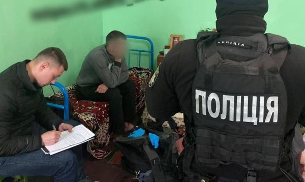 Братва на «разводах»: николаевские уголовники выманивают деньги у людей, находясь за решеткой