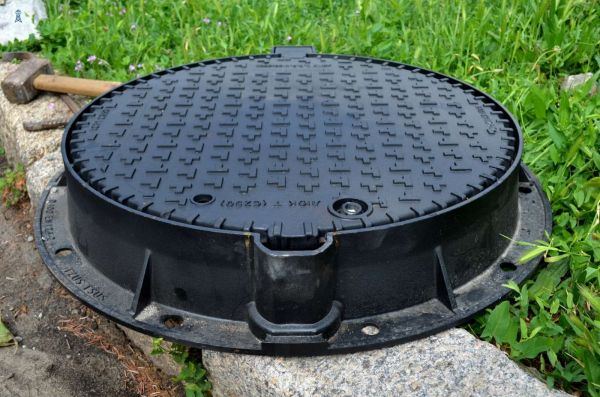 В Николаеве станет меньше торчащих над дорожным полотном крышек люков
