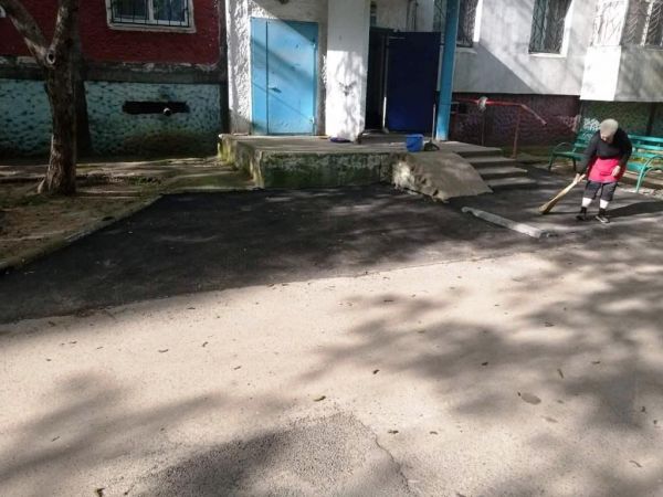 Квадратный метр за 1000 грн: администрация Корабельного района показала ремонт дороги во дворе