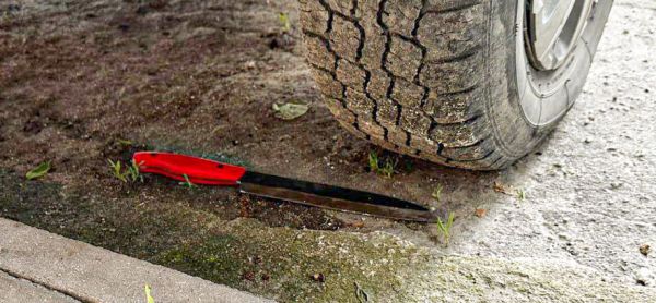 В Николаеве на остановке мужчину пырнули ножом в шею