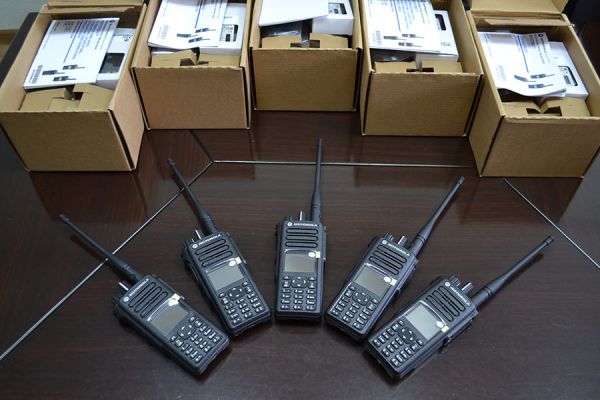 Разведчики получили высокотехнологичные радиостанции от членов дирекции «Николаевоблэнерго»