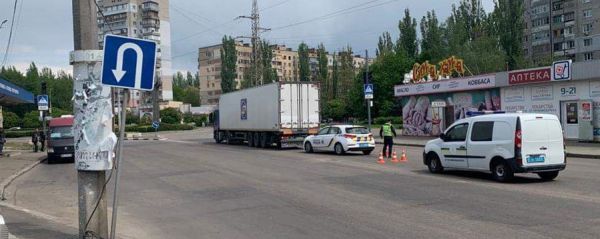 В Николаеве фура сбила старушку, которая переходила дорогу в неположенном месте
