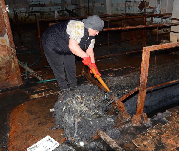 Николаевцы перепутали канализацию с помойкой