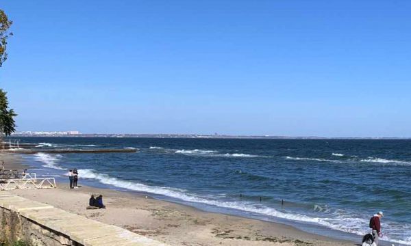 В Одессе уже готовят пляжи, на Николаевщине море под запретом