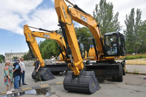 Дорожную технику, полученную областью от Дании, передали Шевченковской и Галицыновской общинам (фото)