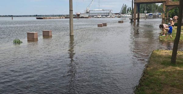 В Николаеве поднимается вода: до критичной отметки осталось 4 см (фото)