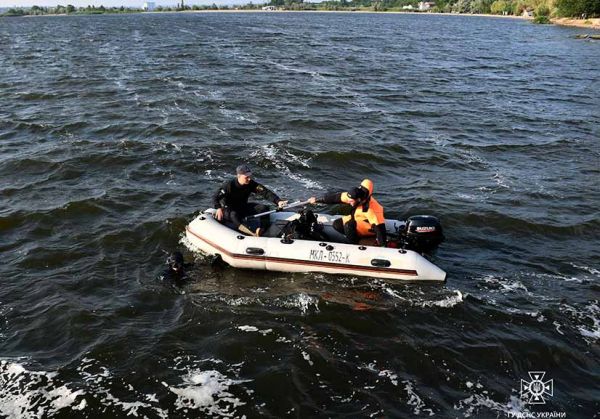 В Николаеве водолазы вытащили с лимана тело прыгуна с пирса