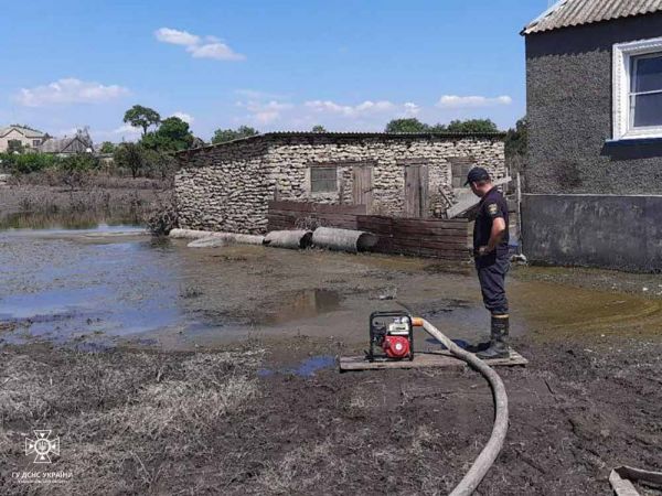 Из затопленных домохозяйств Николаевщины спасатели откачали 2 тысячи кубометров воды