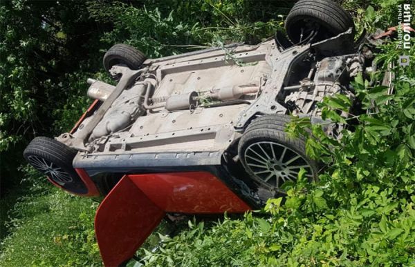 На трассе М-30 «Смарт» на николаевских номерах врезался в самосвал и отлетел на отбойник