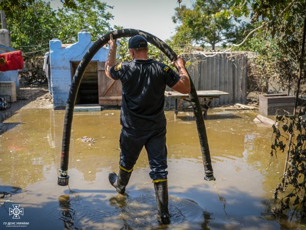 Сегодня спасатели ликвидировали последствия затопления в девяти населенных пунктах Николаевщины