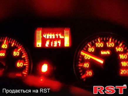 В Николаеве загорелся хэтчбек Renault Sandero