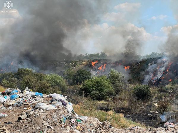 Дым от грандиозного пожара в Мишково-Погорелово видно даже в Николаеве (фото)