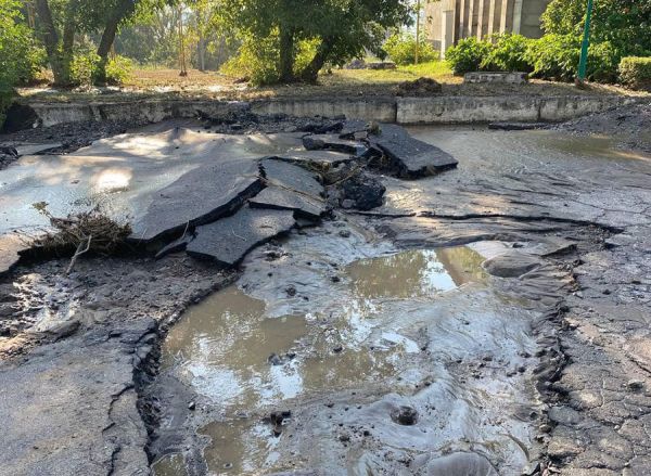 Ливень смыл асфальт с нескольких улиц в Радсаде и Новобогдановке (фото)