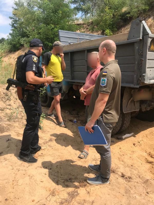 В Николаевской области поймали «песочных» воров