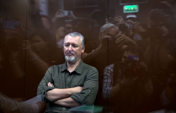 Армейского генерала Суровикина и полковника ФСБ Гиркина арестовали разные башни Кремля, – Пионтковский