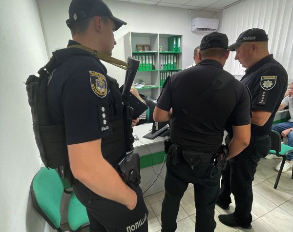 В сервисном центре МВД на Николаевщине хотели перерегистрировать два автомобиля, которые находились в розыске