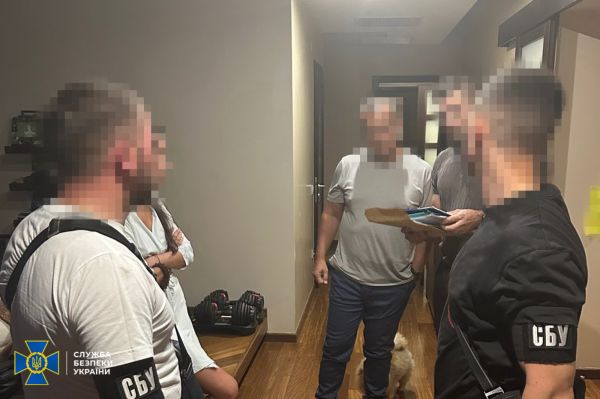 СБУ и ГБР провели обыски у депутата-туриста из Мальдивов