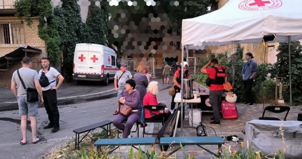 На месте "прилета" в Николаеве сейчас работает украинский Красный Крест