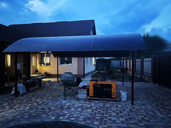 Военком Днепропетровщины во время войны купил несколько авто и две квартиры