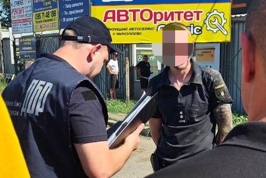 Задержан николаевский полицейский, который за 1500 долларов делал справки уклонистам