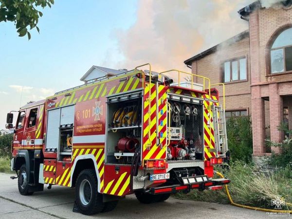 В Николаевской области горел двухэтажный дом