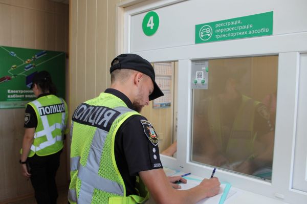 В Николаеве сервисный центр МВД сохранил деньги покупателю автомобиля BMW