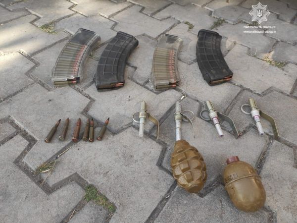 Один николаевец пытался пронести через блокпост торбу патронов, у другого в машине нашли гранаты