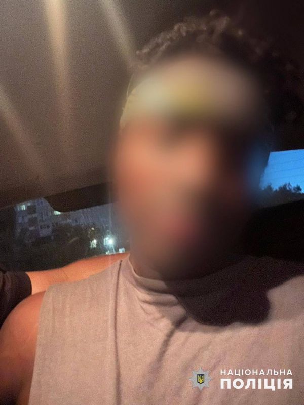 В Николаевской области во время свидания африканец отобрал у женщины две мобилки