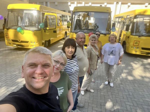 Армения и фонд Елены Зеленской отдали детям Николаевщины почти тысячу ноутбуков, планшетов и смартфонов