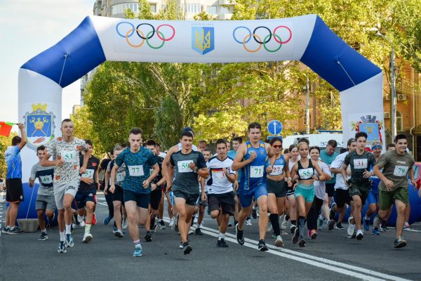 На улице Адмиральской в Николаеве провели легкоатлетический забег