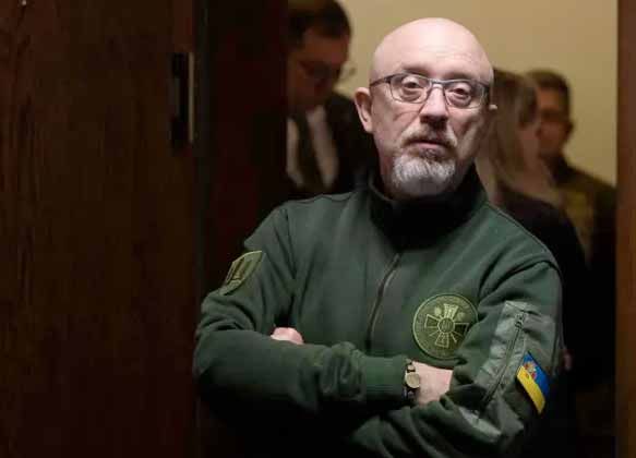 Рада под аплодисменты отправила Резникова в отставку с должности министра обороны