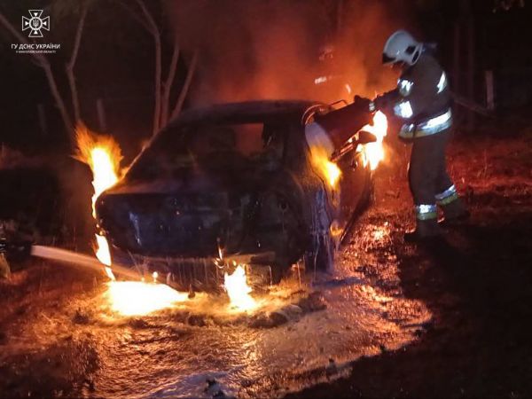 Ночью в Николаеве пылал «шевроле», а в Зайчевском – «жигуль»