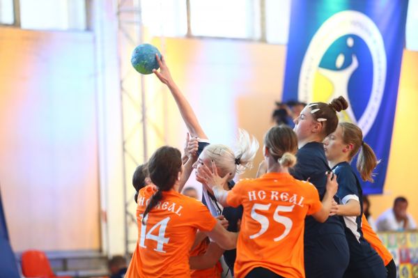 Сегодня гандболистки киевского «Спартака» начали суперлигу с николаевским «Реалом»