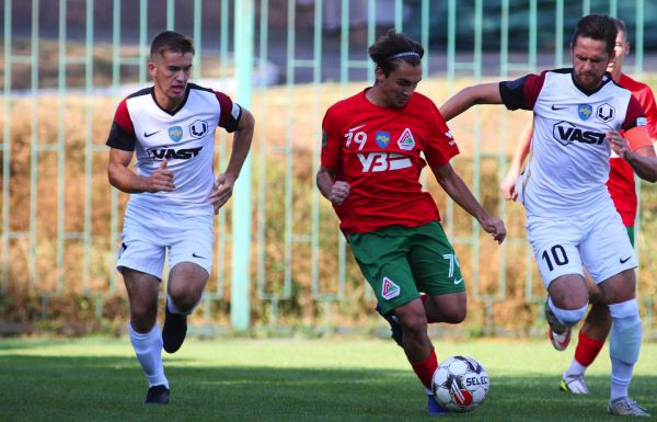 Во второй лиге сыгран 9-й тур. На полюсах таблицы николаевский «Васт» и «Дружба» из Мировки