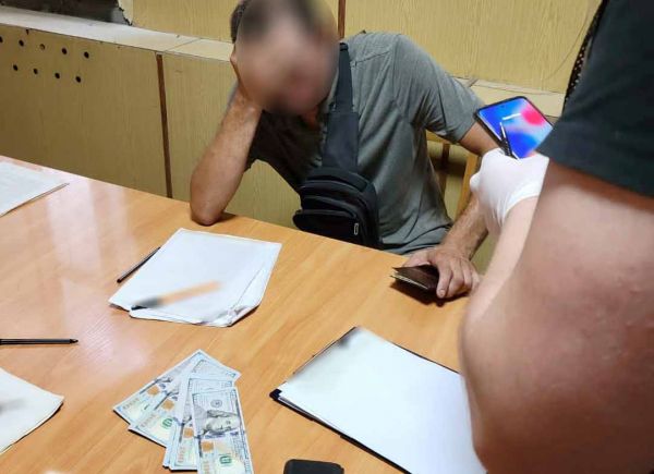 Николаевский уклонист пытался подкупить старшего офицера военкомата