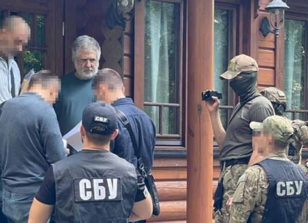 Сегодня олигарху Коломойскому вручили подозрение