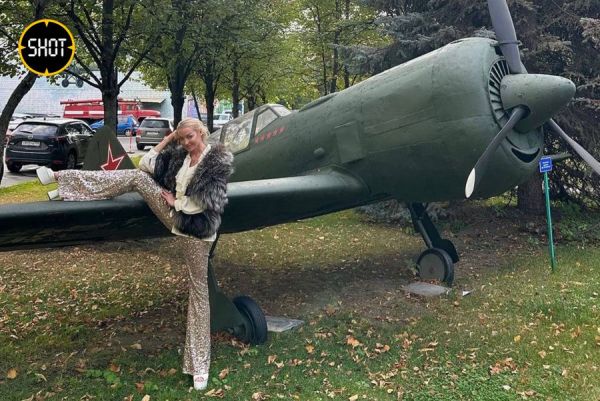 Балерина Анастасия Волочкова сделала шпагат, дискредитирующий российскую армию. Фото