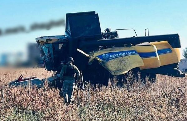 На Николаевщине в поле на мине подорвался комбайн