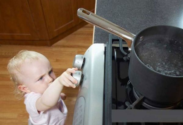 Почти все дети, поступившие с ожогами в Николаевскую областную больницу, получили травмы по вине взрослых