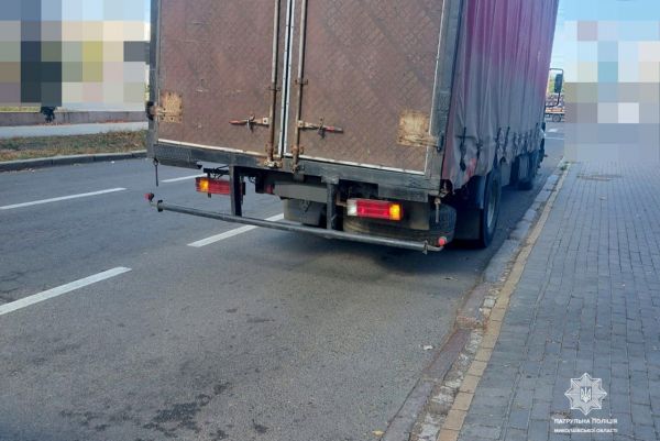 Водитель-экспедитор с поддельными правами нарушил ПДД на глазах у николаевских патрульных