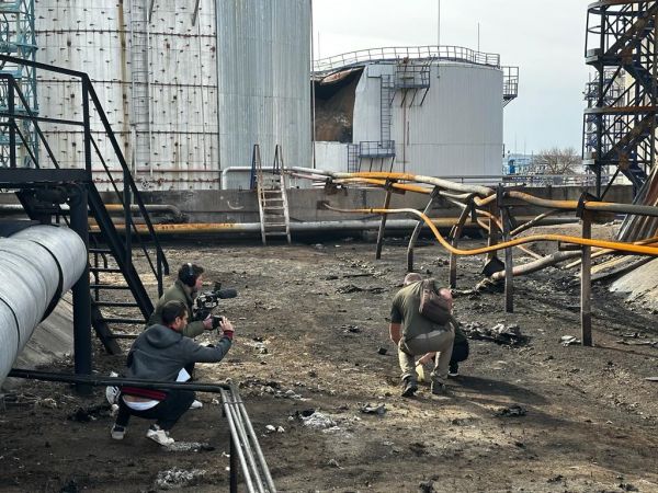 Британский журналист снимает фильм о экологических последствиях войны на Николаевщине